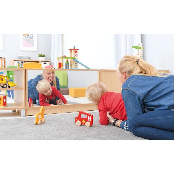 Schrank S, Rückwand als Spiegel